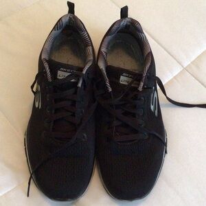 Skechers - Men's Black Athletic Lace-Up Sneakers